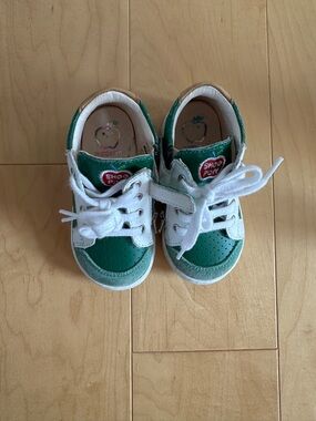 Baby Shoo Pom Green & White Kids Lace-Up Sneakers size 21 with side zipper